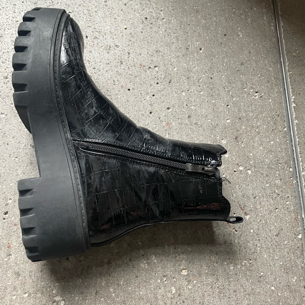 Snakeskin platform boots - Picture 3 of 3